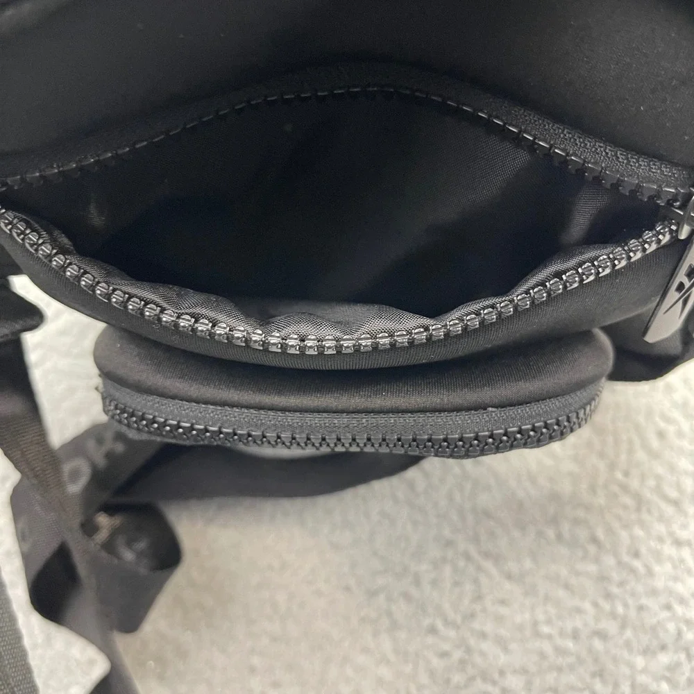 Reebok‎ RWS2C2087TJ Black Crossbody Adjustable Strap Logo 043516 Travel Side Bag